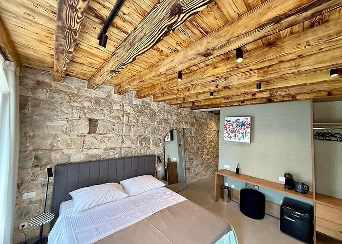 Boutique Heritage Split